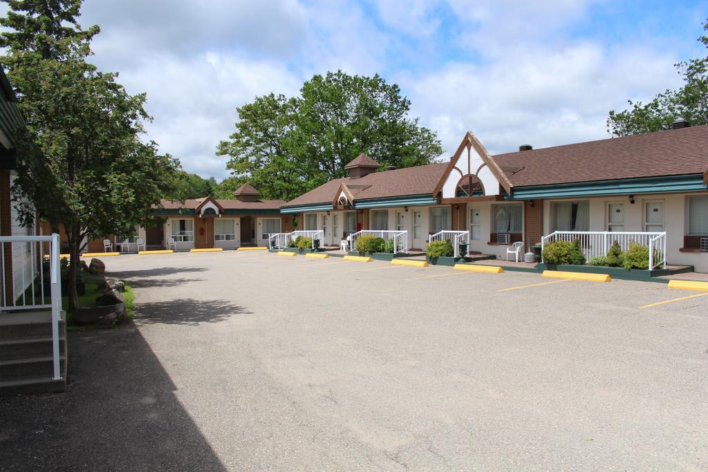 Sword Inn バンクロフト エクステリア 写真