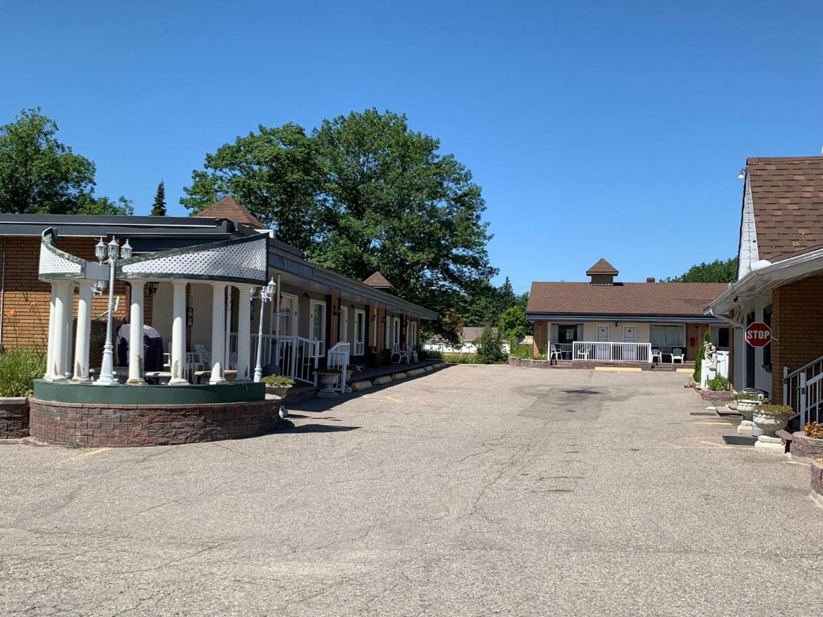 Sword Inn バンクロフト エクステリア 写真